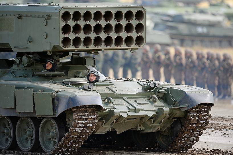 По официальным данным, в учениях было задействовано до 36 тыс. танков, боевых машин пехоты, бронетранспортеров и другой техники, а также порядка 80 кораблей и судов обеспечения 