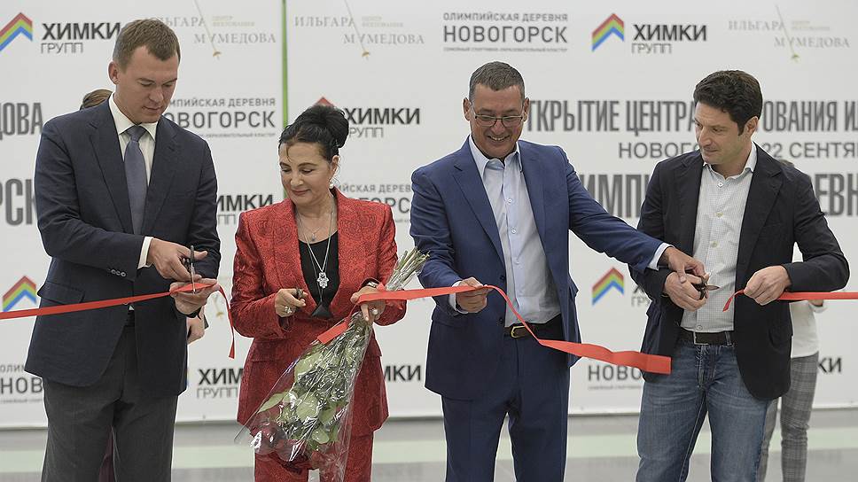 Слева направо: председатель комитета Госдумы по физической культуре, спорту, туризму и делам молодежи Михаил Дегтярев, президент Федерации России по художественной гимнастике Ирина Винер, главный тренер сборной России по фехтованию Ильгар Мамедов и председатель Совета директоров девелоперской компании «Химки Групп» Давид Паньков  