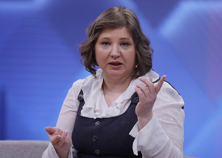 После отравления неоднократно выступала в прессе, в своем первом интервью 27 марта усомнилась в причастности Москвы: «Это было выгодно какой-то третьей стороне, чтобы рассорить Россию и Британию». В одном из недавних интервью заявила, что предполагаемые отравители Петров и Боширов «простые люди» и «работа Петрова даже не связана с госслужбой». В апреле получила отказ в британской визе