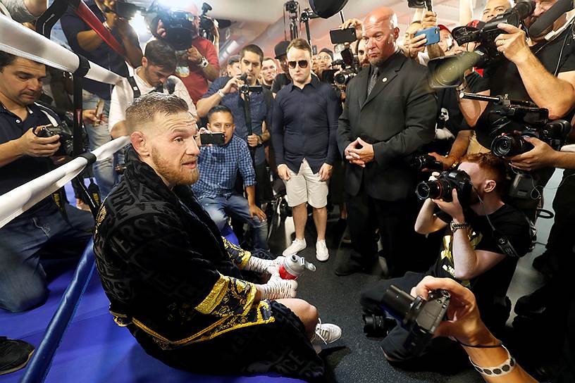 Всего за карьеру в UFC Макгрегор одержал 22 победы (из них 19 нокаутом) и потерпел шесть поражений
