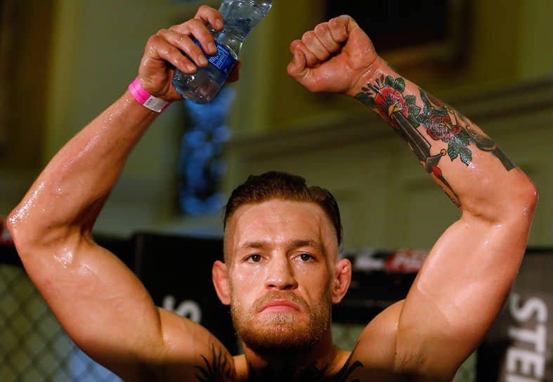 «Я чувствовал себя чемпионом мира с первого дня в UFC» Профессиональную карьеру в UFC Макгрегор начал в 2008 году победой техническим нокаутом над ирландцем Гэри Моррисом. В 2013 году подписал постоянный контракт с UFC