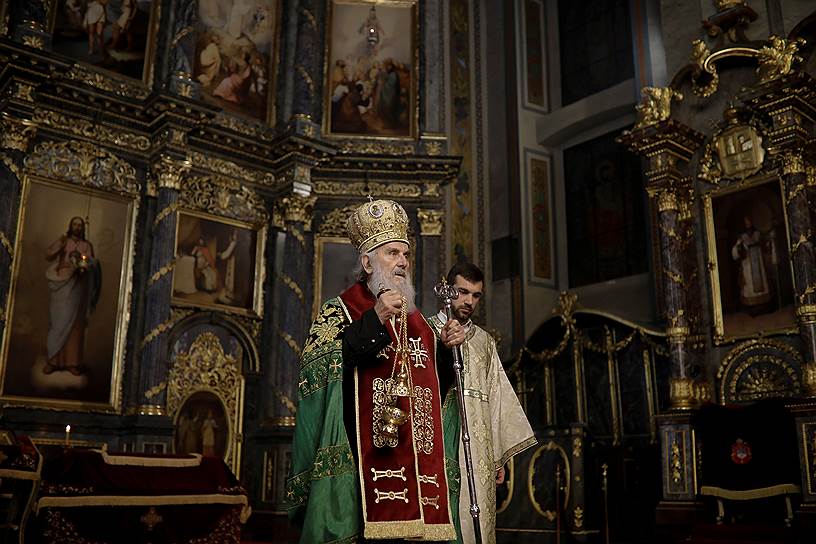 «Ни при каких условиях, воздействиях или давлениях ей (Константинопольскому патриархату.— “Ъ”) не позволено прибегать ни к какому поспешному действию, могущему принести вред Всеправославному единству, продлевая жизнь раскольниками, тогда как его (раскол.— “Ъ”) следует уврачевать и преодолеть»