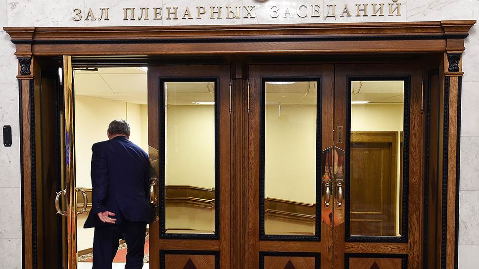 Центризбирком раздал мандаты новым депутатам Госдумы