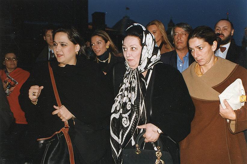 В 1964 году Кабалье вышла замуж за оперного певца Бернаба Марти, который впоследствии оставил карьеру ради жены. У пары родилось двое детей — сын Бернабе и дочь Монтсеррат, которая пошла по стопам матери и выступает под псевдонимом Монсита. в 1997 году оперная дива говорила, что для нее стало сюрпризом, что дочь поет: «А что касается ее появления на оперной сцене — это было для меня сюрпризом. Я не знала, что она поет. Это было очень дорого и трогательно для нас обоих, для меня и моего мужа. Но когда мы вместе находимся на сцене, мы не мать и дочь, а равноправные и вежливые партнеры»
