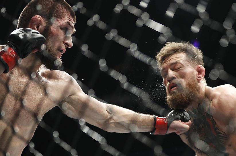 Россиянин Хабиб Нурмагомедов (слева) стал чемпионом UFC в легком весе в апреле 2018 года и поединком в Лас-Вегасе отстоял этот титул