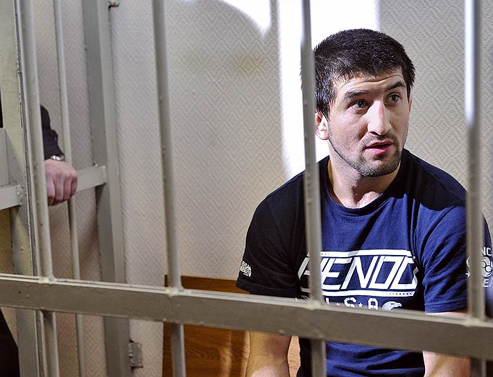 В ноябре 2012 года чемпиона мира по самбо Расула Мирзаева осудили за убийство по неосторожности: в драке у московского ночного клуба он нанес удар студенту Ивану Агафонову, от которого тот скончался. Ранее дисквалифицированный с чемпионата мира спортсмен получил два года колонии, но был отпущен в зале суда, так как провел это время в СИЗО
