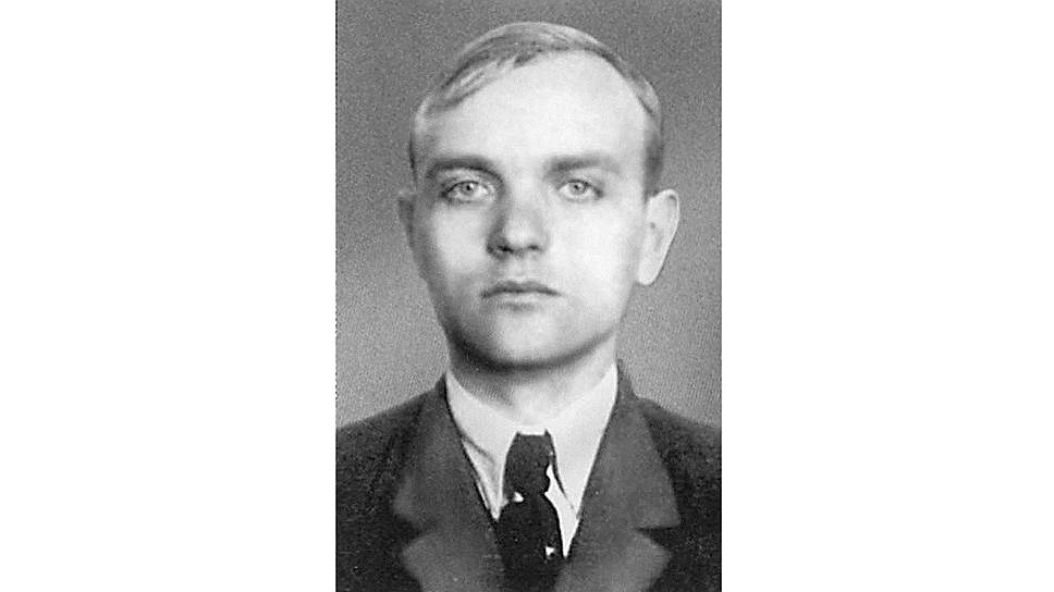 «Оказалось, что ни "Поль" (К. Л. Ефремов — на фото) и никто из его группы не имеет элементарного представления о знаках различия немецкой армии»