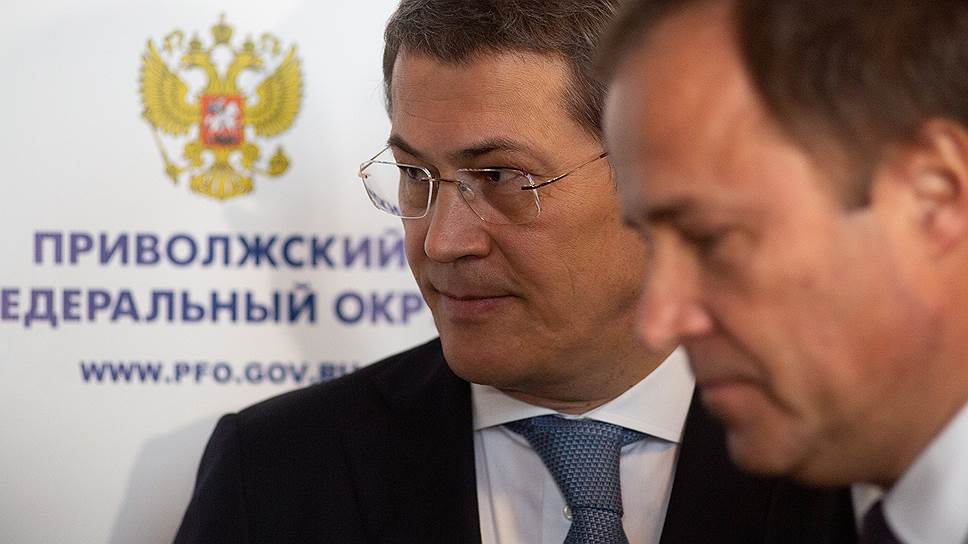 Врио главы Башкирии Радий Хабиров (слева) 