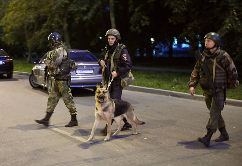 Впоследствии дело было переквалифицировано на ч.2 ст.105 УК РФ (убийство двух и более лиц) 