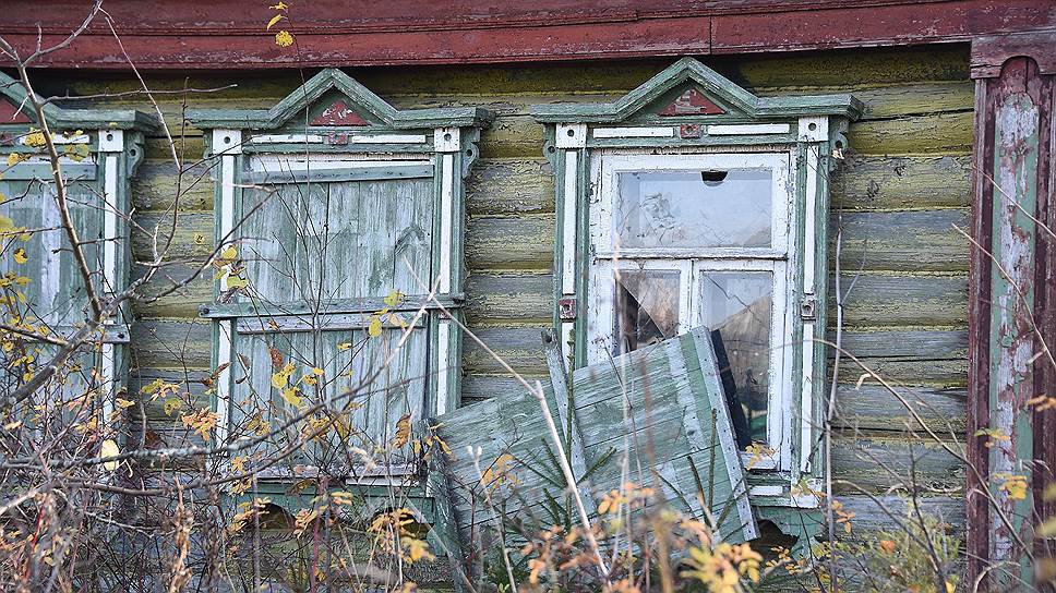 В деревне Мышлино множество домов пустует или используется как дачи, дом тещи Ерофеева не сохранился 