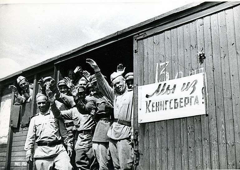 Май 1945 года. Победа. Советские войска занимают Восточную Европу, демобилизация.  Первый драматургический опыт «Галича» - пьеса «Матросская тишина»     А вот еще:  В мазурочке  То шагом, то ползком,  Отправились два "урочки"  В поход за "языком"  В мазурочке, в мазурочке  Нафабрены усы,  Затикали в подсумочке  Трофейные часы! 
