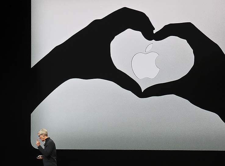 По словам Тима Кука, всего было продано около 400 млн iPad и 100 млн MacBook