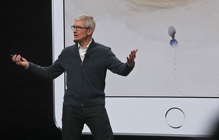 Генеральный директор Apple Тим Кук во время презентации