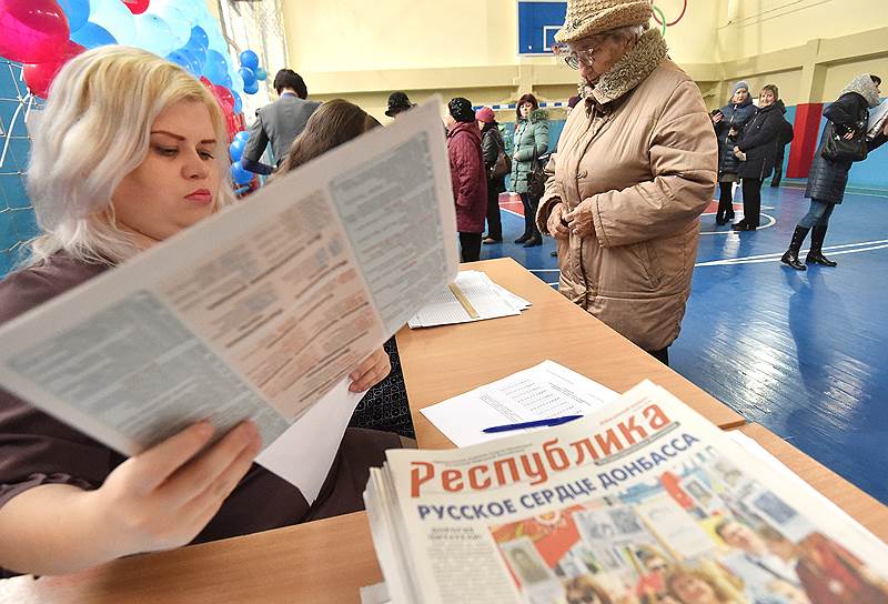 Также на пост главы ЛНР претендует председатель Перевальского отделения общественного движения «Луганский экономический союз», научный сотрудник Перевальского районного исторического музея Людмила Руснак 