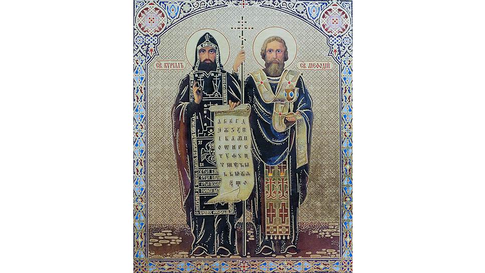 На иконах святого Кирилла часто изображают с кириллической азбукой на свитке, однако алфавитом, который он изобрел, была не кириллица, а глаголица 