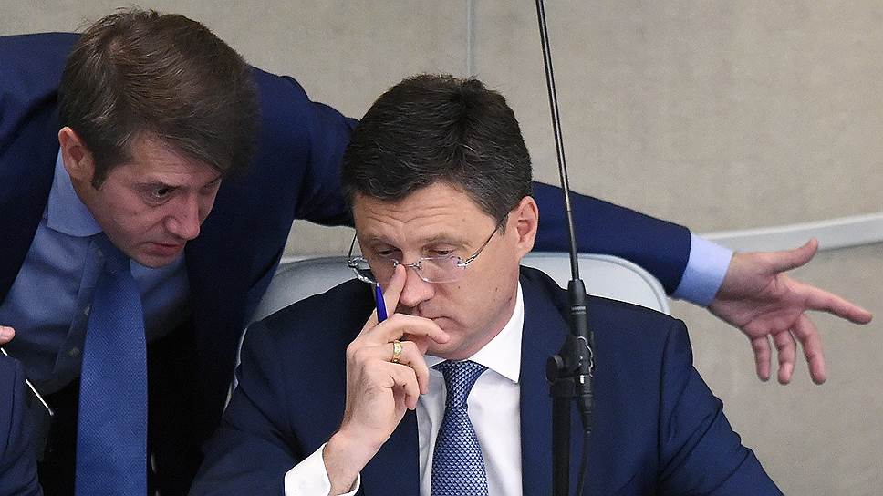 Замминистра энергетики Вячеслав Кравченко (слева) и глава Минэнерго Александр Новак 