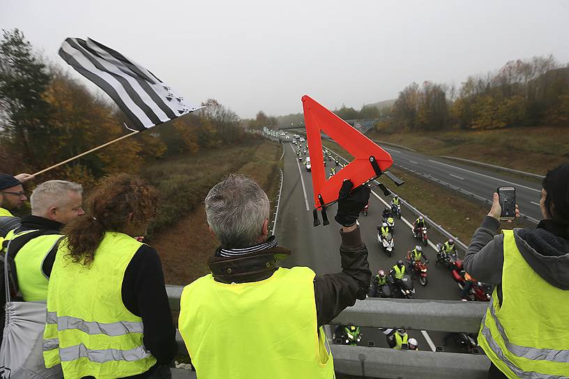 С 1 января 2019 года во Франции планируют повысить налог на дизельное топливо на 6,5%, а на бензин — на 2,9%