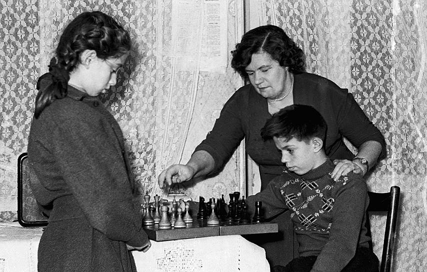 В 1956 году в матч-турнире определилась новая чемпионка — , которая обыграла и Елизавету Быкову и Людмилу Руденко. Чемпионкой она пробыла два года