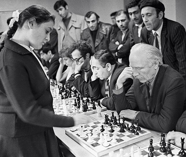 В 1978 году на курорте Пицунда (Абхазия) состоялся чемпионский матч Нона Гаприндашвили — . Майя захватила лидерство уже на старте и сохранила его до конца, одержав победу со счетом 8,5:6,5