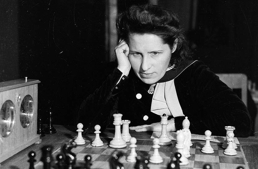 С 1953 по 1991 год чемпионками мира вновь становились советские шахматистки. В 1953 году взяла реванш у Людмилы Руденко и на три года стала чемпионкой мира. В 1958 и 1960 годах она повторяла свой успех, благодаря победам над Ольгой Рубцовой и Кирой Зворыкиной
