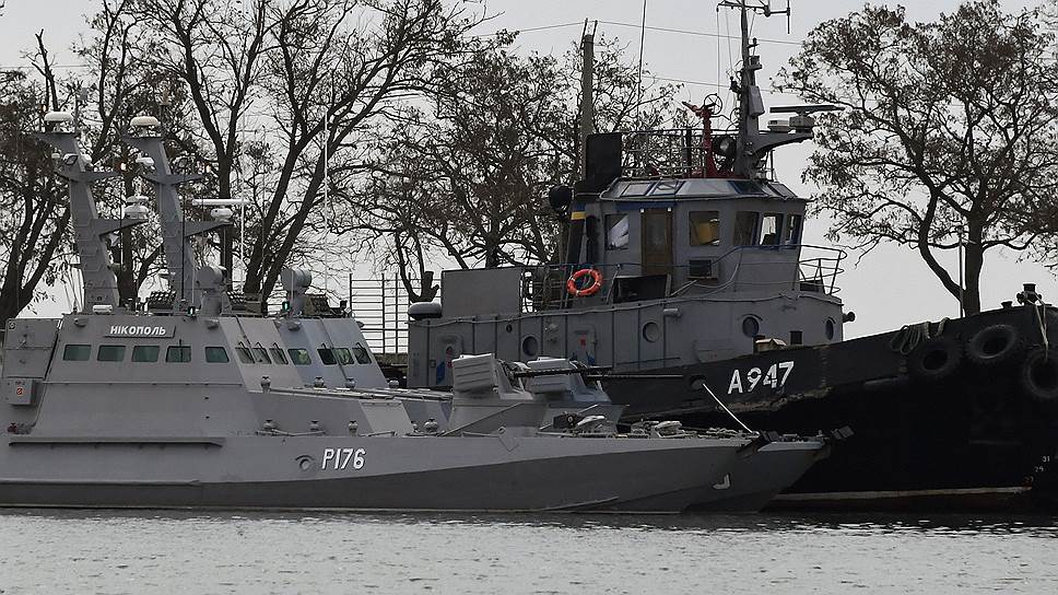Задержанные пограничной службой России корабли Украины