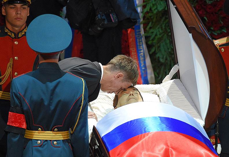 Cмерть Иосифа Кобзона. Советский и российский певец и политический деятель скончался 30 августа на 81-м году жизни. Заметность: 3619,49