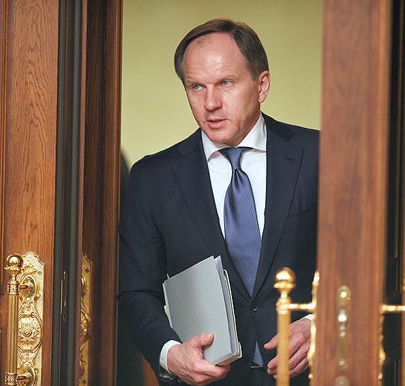 18 мая. Министром по делам Северного Кавказа вместо Льва Кузнецова (на фото) стал заместитель начальника управления администрации президента РФ по межрегиональным и культурным связям с зарубежными странами Сергей Чеботарев