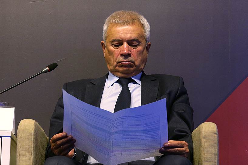 Президент ЛУКОЙЛа Вагит Алекперов в глазах населения также топ-менеджер (2% респондентов), но не олигарх. В нашем исследовании он занял четвертое место среди самых интервьюируемых и девятое среди самых денежных.