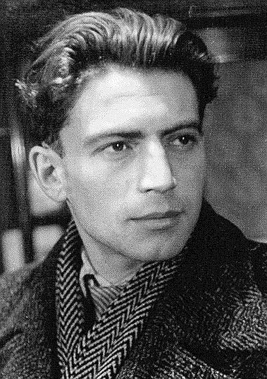 Лев Абрамович Бородулин родился в 1923 году. С детства мечтал о фотографии. В 1940 году поступил на художественное отделение Московского полиграфического института, но через год ушел на фронт. Прошел всю войну, награжден медалями «За оборону Москвы» и «За взятие Берлина». После войны закончил обучение 