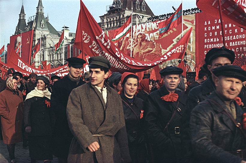 Парад на Красной площади в честь 50-летия Великой Октябрьской социалистической революции. «Огонёк», 1967 год, №52 