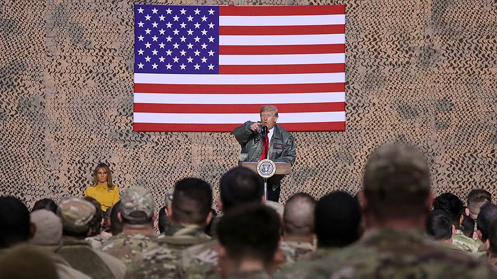 Президент США Дональд Трамп выступает с речью перед американскими военными в Ираке