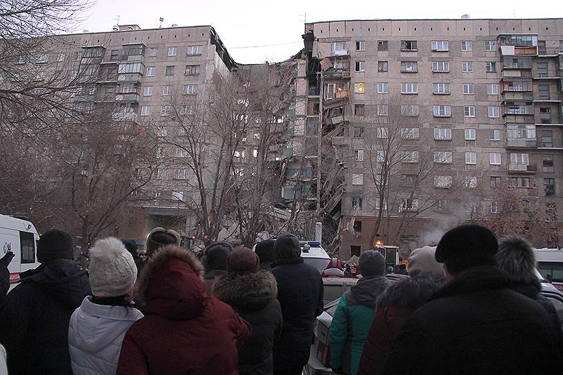 Спасатели ведут поиск еще четырех человек