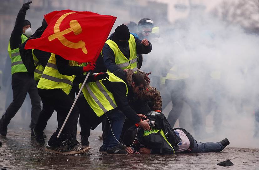 Столкновения с полицией в Париже.