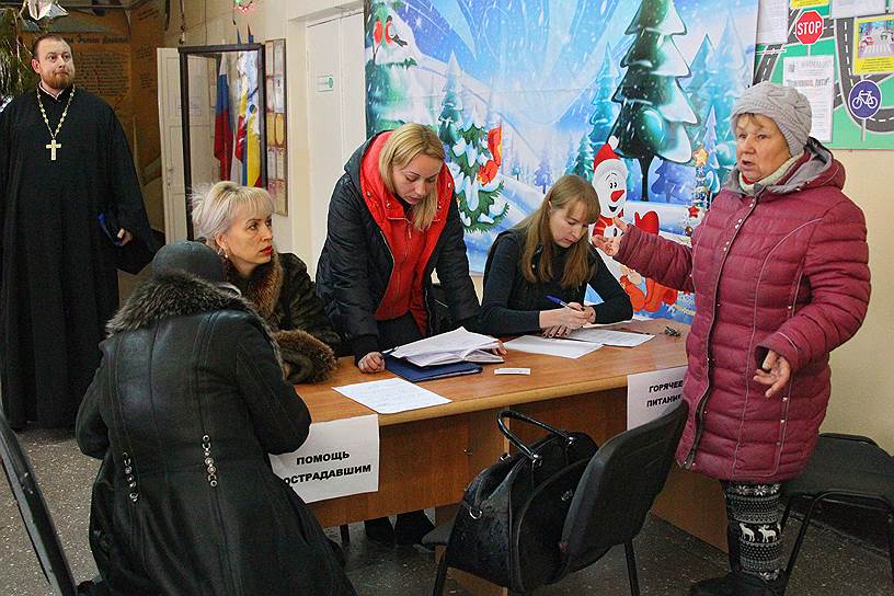 По данным МЧС, погиб один человек, семеро спасены, пострадали 13