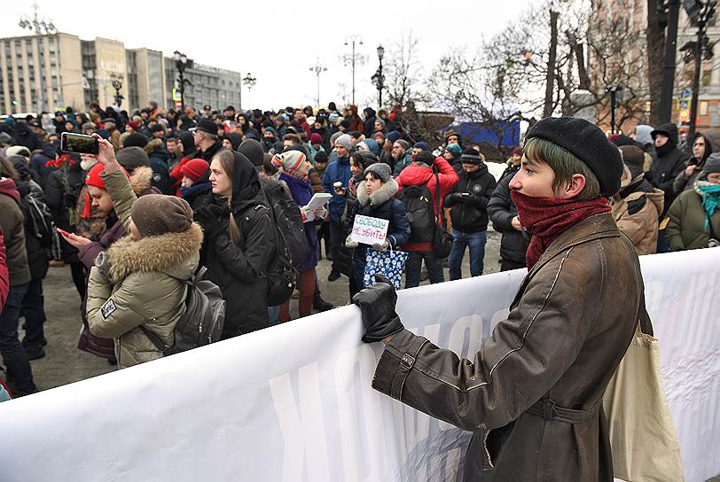 Участники акции в память об убитых адвокате Станиславе Маркелове и журналистке «Новой газеты» Анастасии Бабуровой 