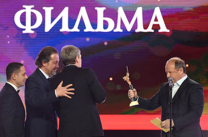 Режиссеры монтажа Вазген Каграманян (второй справа), Петр Зеленов (слева), режиссеры Антон Мегердичев (второй слева) и Дмитрий Астрахан (справа) 