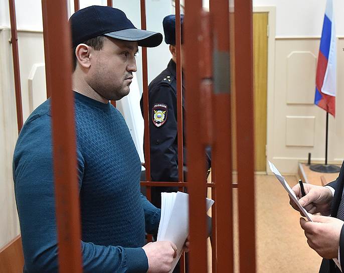 Был задержан в январе 2019 года по подозрению в участии в особо крупном мошенничестве и участии в преступном сообществе (ч.4 ст.159 УК РФ, ст.210 УК РФ). На суде об избрании меры пресечения заявил, что сам «пришел к следователю»