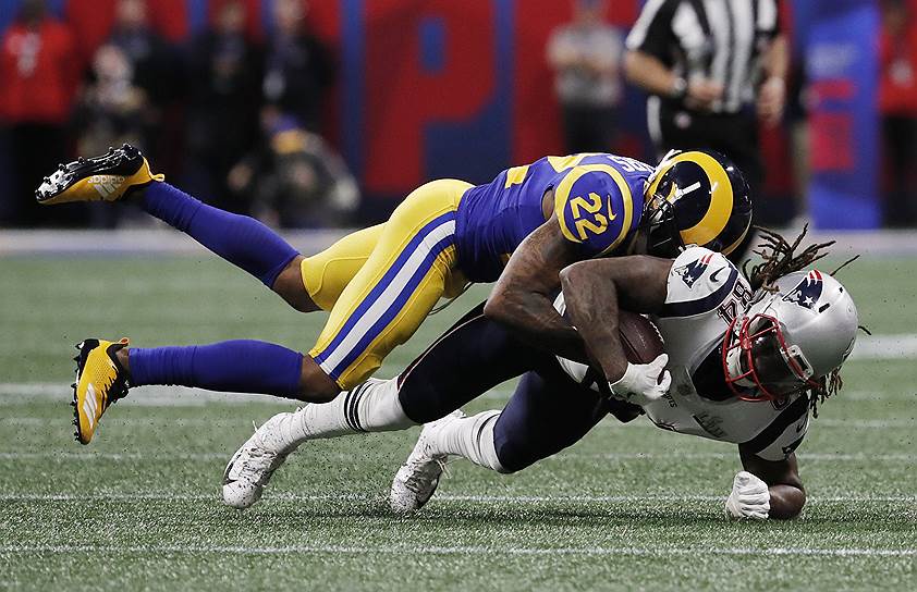 Перед игрой среди болельщиков NFL разгорелся спор, так как некоторые из них утверждали, что «Лос-Анджелес» попал в Супербоул благодаря несправедливому судейству в финале конференции 