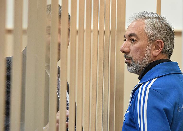 По версии следствия, будучи членом совета директоров «Восточного», участвовал в мошеннической сделке по возвращению долга банку в 2,5 млрд руб. акциями люксембургской компании IFTG. Арестован