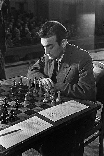 27 июля 1976 года попросил политического убежища в Амстердаме во время турнира и навсегда остался в Европе. Советское руководство лишило его звания заслуженного мастера спорта. В составе сборной Швейцарии 10 раз участвовал в Шахматной олимпиаде, наивысшее достижение — 6-е место. Скончался в Швейцарии 6 июня 2016 года на 86-м году жизни
