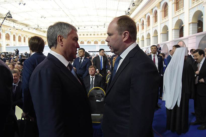 Председатель Госдумы Вячеслав Володин (слева) и руководитель администрации президента России Антон Вайно 