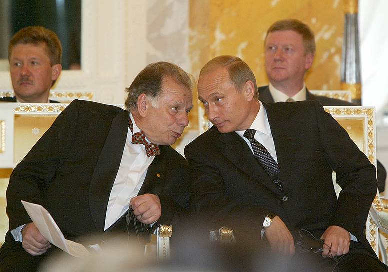 Являлся инициатором учреждения в 2002 году премии «Глобальная энергия», до 2006 года возглавлял Международный комитет по ее присуждению На фото слева направо: глава «Газпрома» Алексей Миллер, Жорес Алферов, президент РФ Владимир Путин и глава РАО «ЕЭС России» Анатолий Чубайс во время вручения премии «Глобальная энергия»