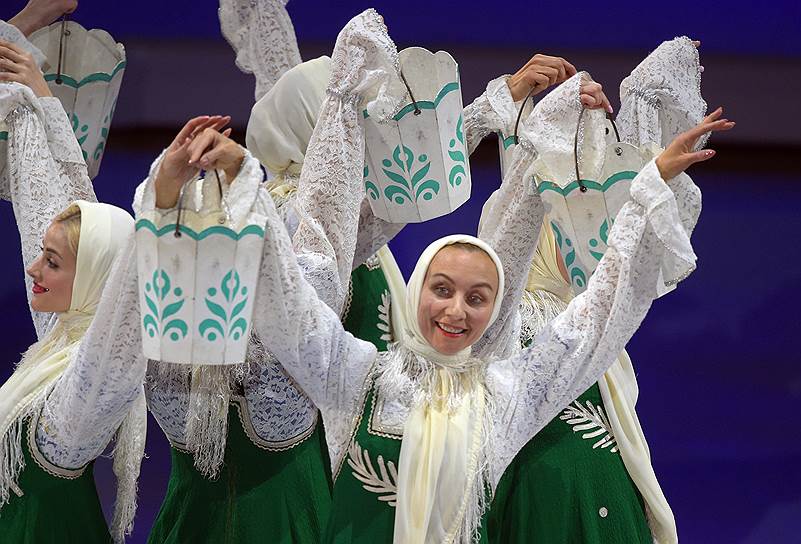 Церемония продлилась около трех часов