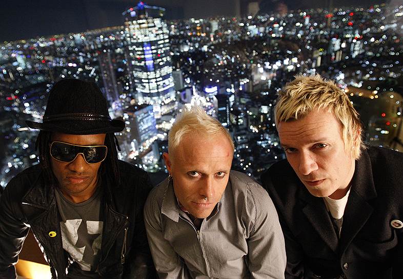 The Prodigy завоевали множество наград: две премии BRIT Awards, четыре премии MTV Video Music Awards, шесть премий MTV Europe Music Awards. Также группа дважды была номинирована на «Грэмми» На фото слева направо: участники группы Максим Реалити, Кит Флинт и Лиам Хоулетт