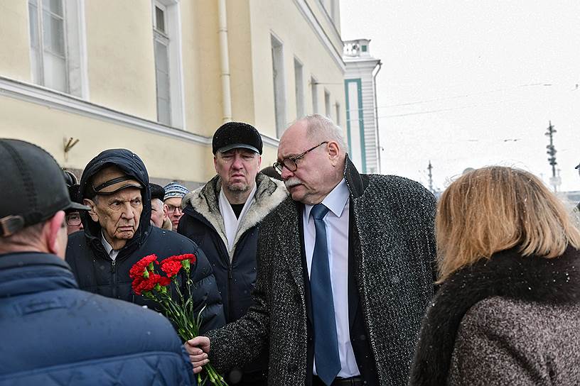 Первый зампред комитета Госдумы по культуре Владимир Бортко (в центре)