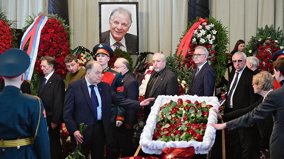 В Санкт-Петербурге простились с Жоресом Алферовым