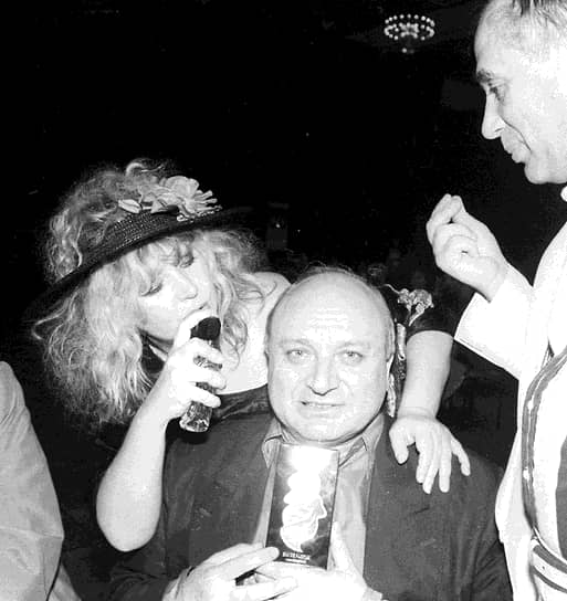 «В каждой крупной личности есть что-то мелким шрифтом» В 1972 году Михаила Жванецкого пригласили в Московский театр миниатюр (впоследствии «Эрмитаж») на должность помощника главного режиссера. В эти годы он приобрел всесоюзную известность На фото: с певицей Аллой Пугачевой