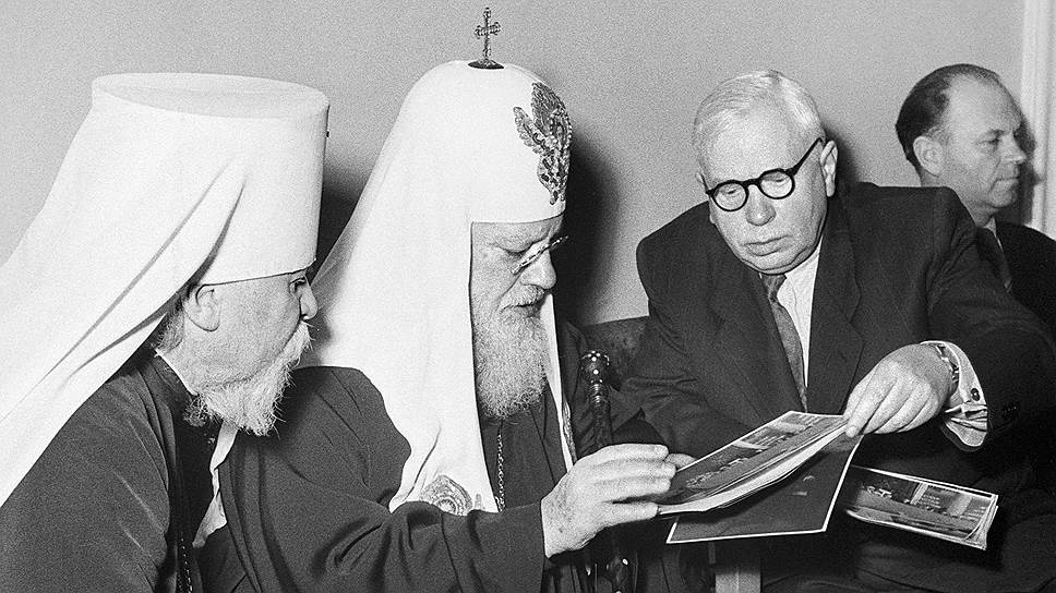 «Патриарх Алексий (на фото — в центре) намерен оказать денежную помощь Антиохийской церкви со своего текущего счета»