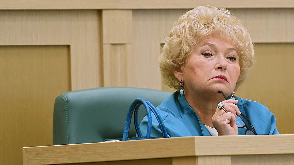 Сенатор Людмила Нарусова