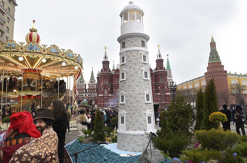 Москва. Первый в России фестиваль «Крымская весна» открылся на Манежной площади